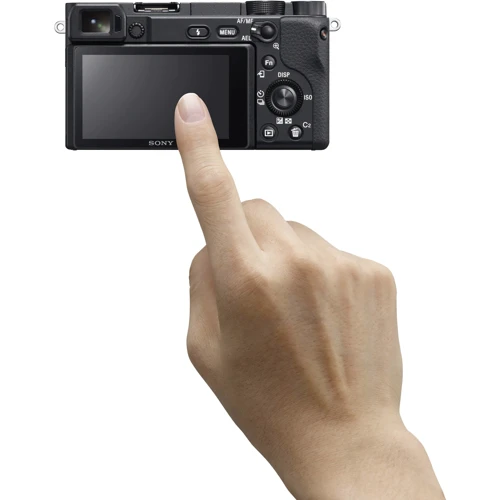 Sony Alpha A6400 kit (18-105mm) Black: Масса 403 г