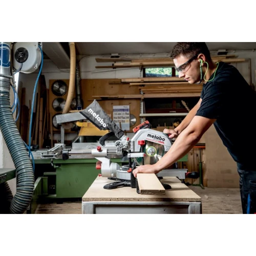 Дисковая пила Metabo KGS 18 LTX BL 254 (614254850): Конструкция Станок