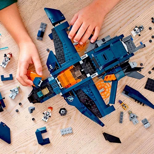 Конструктор LEGO Super Heroes Модернизированный квинджет Мстителей (76126): Рекомендуемый возраст (макс) 16 лет