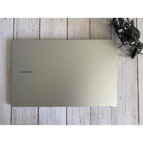 Ноутбук Samsung NP750XDA-KD3SE Stylus Approved (А): Виробник Samsung