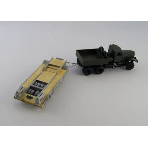 Тяжелый тягач Northstar Models МАЗ-5208 (смола) NS72004