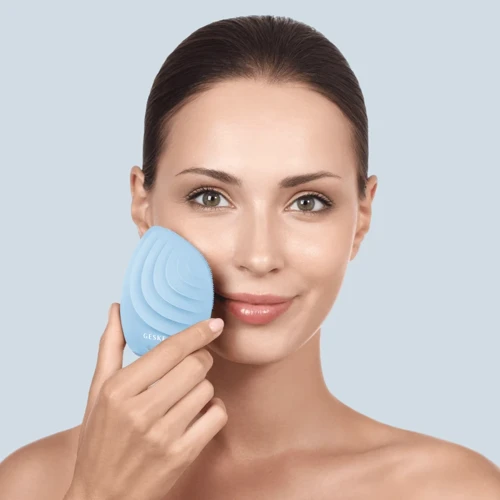 Електронна ультразвукова щітка для обличчя GESKE Sonic Facial Brush 5в1 aquamarine фото 5
