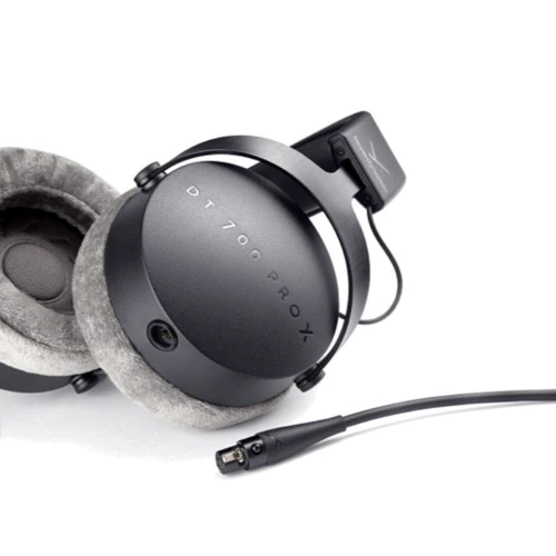 Навушники Beyerdynamic DT 700 Pro X: Чутливість (дБ) 20