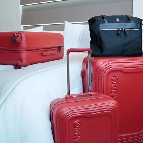 Чемодан Swissbrand London (M) Red (SWB_LHLON201M): Застежка Молния