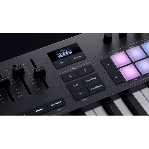 MIDI клавиатура NOVATION Launchkey 49 MK4: Разъёмы и интерфейсы MIDI in/out, USB