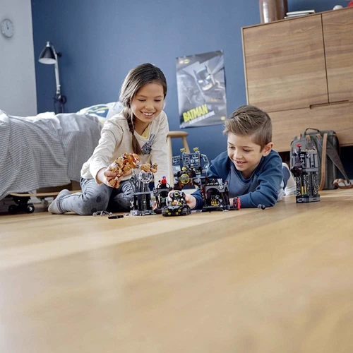Конструктор LEGO Super Heroes Вторгнення Глиноликий в бет-печеру (76122): Рекомендований вік (макс) 16 років