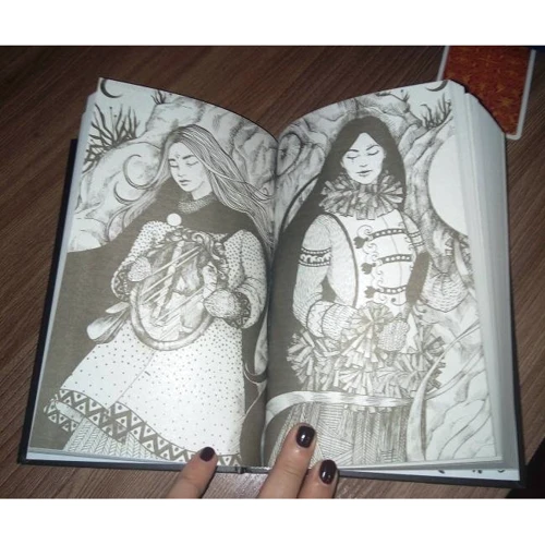 Марина Козінакі, Софі Авдюхіна: Порожні пагорби: ISBN 978-5-17-127381-1