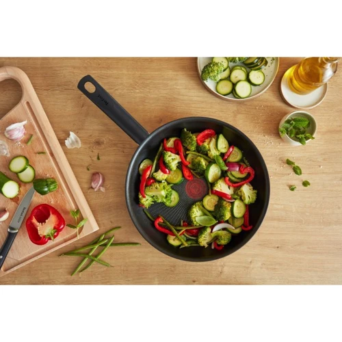 Сковорода Tefal So Recycled 22 см (G2710353): Антипригарне покриття Titanium 2X