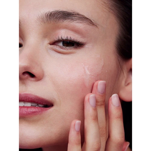 Nivea Make Up Expert Эксфолиант для лица выравнивающий очищающий пилинг с aha-кислотами 125 ml: Классификация Масс-маркет