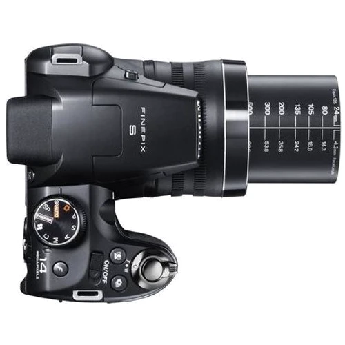 Fujifilm FinePix S4300 Black: Количество эффективных мегапикселей 14.0
