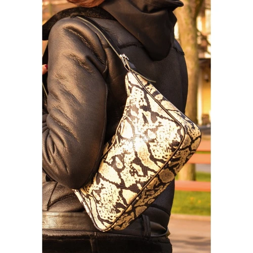 Жіноча сумка хобо ARTiS Bags чорна (17256110): Фактура Під змію, матова
