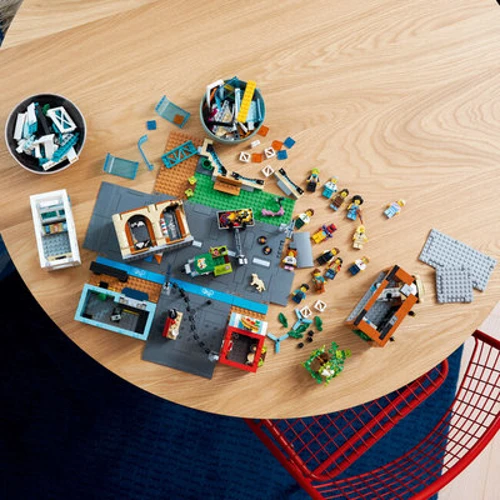 Конструктор LEGO City Центр города (60380): Количество деталей, шт. 2010