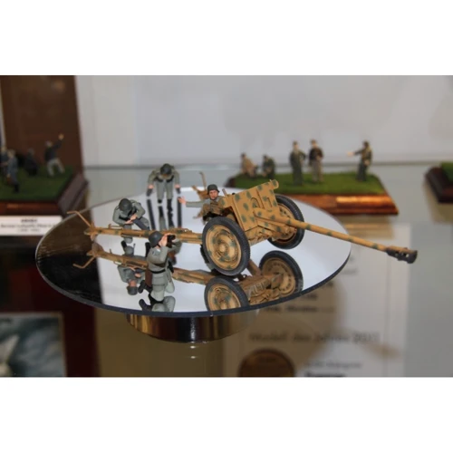 Германская противотанковая пушка 7,62 cm Pak 36(r) с расчетом, gun with German crew(ICM35801): Масштаб 1:35