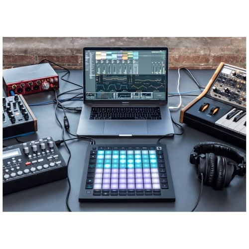 MIDI контроллер NOVATION Launchpad Pro MK3