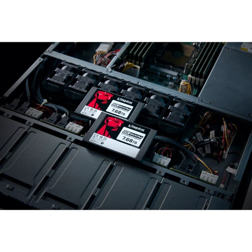 Kingston DC600M 7.68 TB (SEDC600M/7680G): Интерфейс подключения SATA III