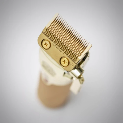 Машинка для стрижки Babyliss FXONE FX899GE: Время зарядки аккумулятора 2 часа