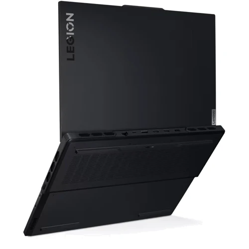 Ноутбук Lenovo Legion Pro 7 16IRX9H (83DE0004US): Вес 2.62 кг