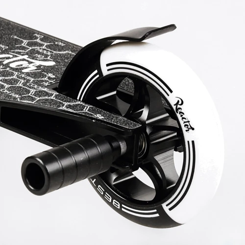 Самокат трюковый Best Scooter Reactor Black and White (112773): Тип тормоза ножной