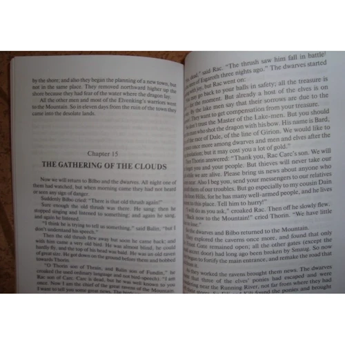 John R. R. Tolkien: The Hobbit: Кількість сторінок 112