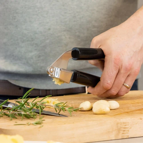 Пресс для чеснока KitchenAid Classic 19 см черный (KCG132OHOBE)