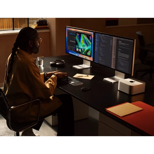 Apple Mac Studio M4 Max (MU963UA/A) 2025: Аудио Встроенный динамик / Выход 3.5 мм для наушников