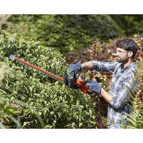 Кусторез Black+Decker BEHTS501: Режущая система стальной нож
