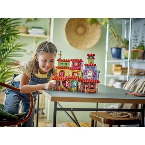 Конструктор LEGO Disney Чарівний дім Мадрігал 1560 деталей (43245) фото 12