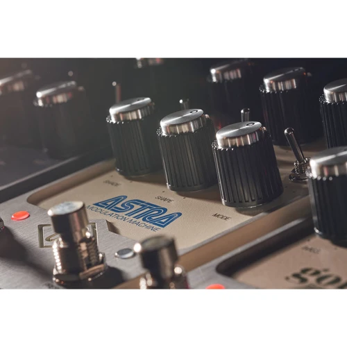 Педаль гітарних ефектів Педаль ефекту модуляції Universal Audio Astra Modulation Machine: Призначення Для электрогитары
