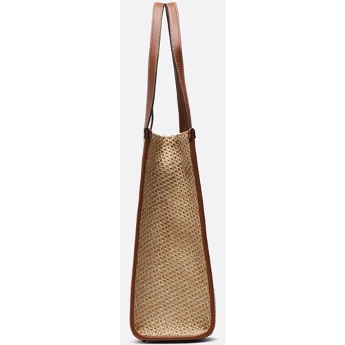 Женская сумка тоут GUESS SILVANA GIRLFRIEND TOTE бежевая (HWWS8665240-NTC): Фактура Плетеная