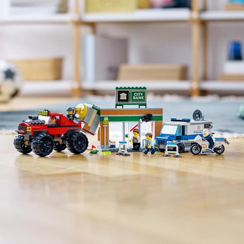 Конструктор LEGO City Ограбление полицейского монстр-трака (60245): Серия City