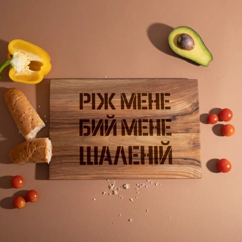 Доска разделочная S BeriDari Ріж мене, бий мене, шаленій из ореха 30х20 см (39256)
