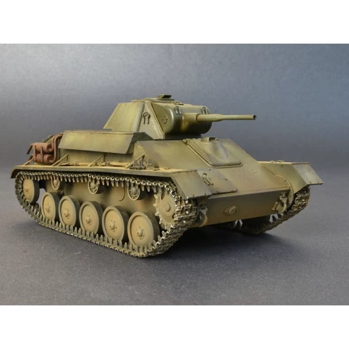 Збірна модель MiniArt Радянський легкий танк T-70M з екіпажем, спеціальна версія (MA35194)