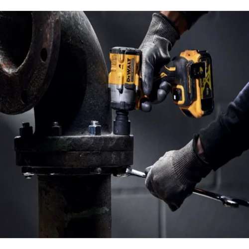 Гайковерт DeWALT DCF922P2T: Питание от аккумулятора