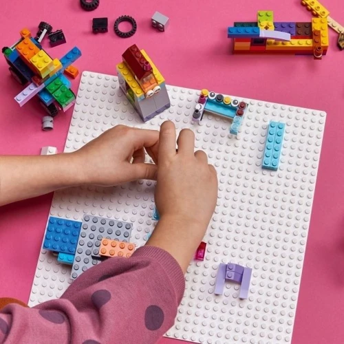Конструктор LEGO Classic Базовая пластина (11026): Рекомендуемый возраст 4+