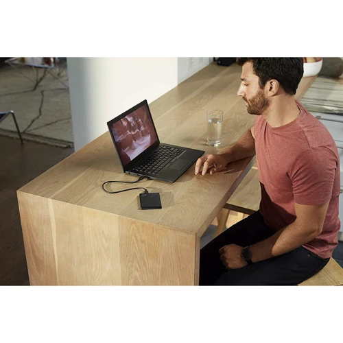 Внешний жесткий диск WD My Passport 5 TB Black (WDBPKJ0050BBK-WESN): Форм-фактор 2.5"
