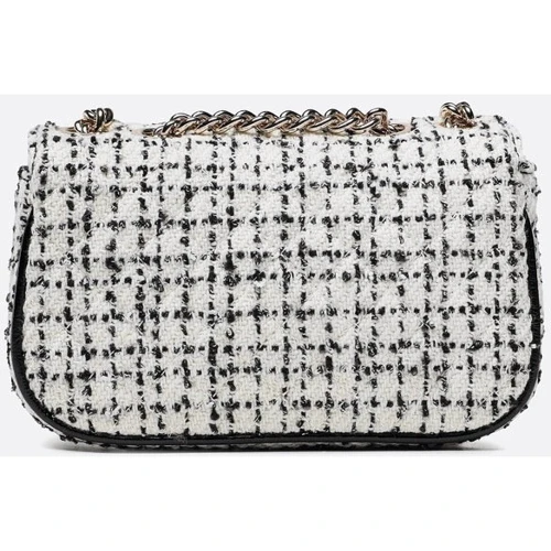 Жіноча сумка крос боді GUESS SPARK MICRO MINI чорно-біла (HWTZ8700780-BKW): Застібка Магнитная
