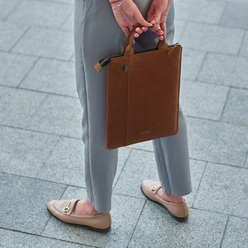 INCARNE Handmade Atlanta with Belt Cognac for MacBook Pro 16": Тип аксессуара чехол