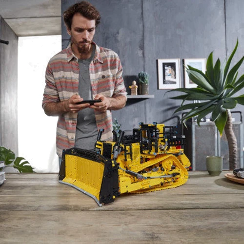 Бульдозер Cat® D11 з керуванням із програми LEGO® Technic (42131): Серія TECHNIC
