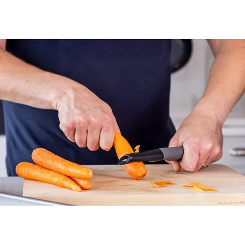 Овощечистка вертикальная KitchenAid Coreline 22 см серый (KAS112OHCGG): Особенности Эргономичность