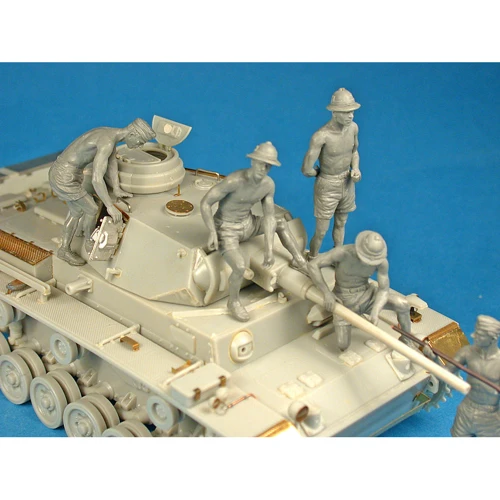 Збірна модель MiniArt MA35278 Німецький Танковий Екіпаж "Корпус Африки" Спеціальне Видання фото 7