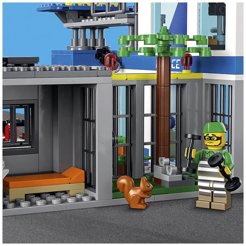 Конструктор LEGO City Полицейский участок (60316) фото 7