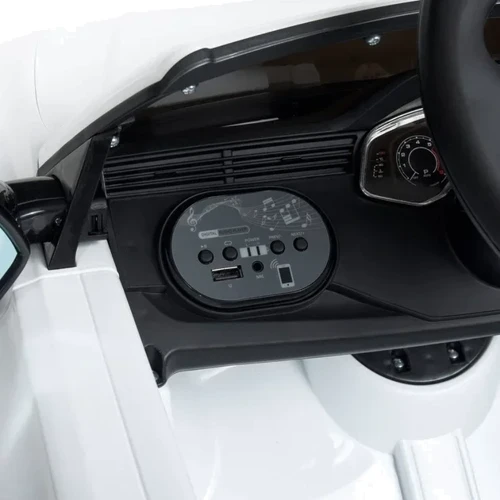 Дитячий електромобіль Bambi Racer Audi RS Q8 білий (M 4569EBLR-1): Матеріал корпусу пластик