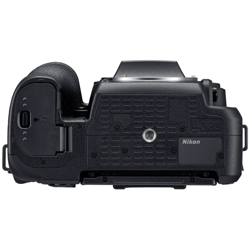 Nikon D7500 kit (18-55mm) VR: Тип матрицы CMOS