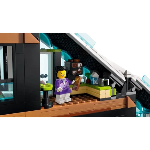 Конструктор LEGO City Горнолыжный и скалолазный центр (60366) фото 8