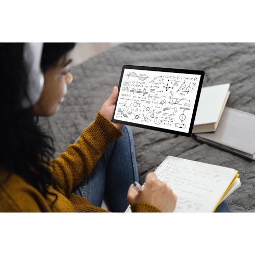 Планшет Thomson Teo 13 4/64GB LTE Black: Вес 615 г
