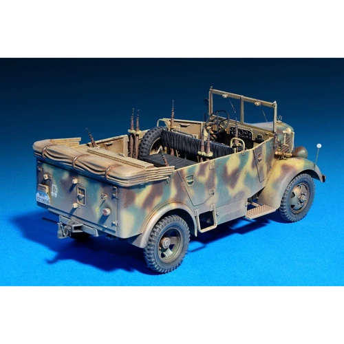 Сборная модель MiniArt Немецкий армейский автомобиль Kfz.70 (MB 1500A) с экипажем (MA35139) фото 9