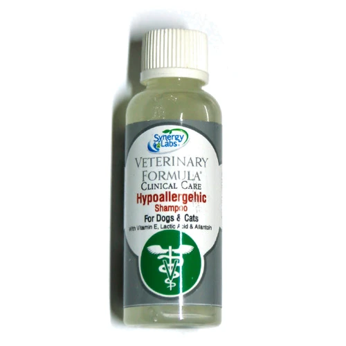 Шампунь Veterinary Formula Clinical Care Hypoallergenic Shampoo для собак и кошек, с витамином Е, молочной кислотой и аллантоином, 45 мл