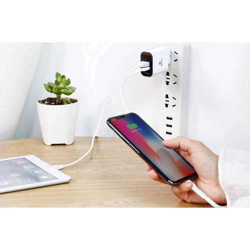 Зарядний пристрій Baseus USB Wall Charger 3xUSB 3.4A Mirror Lake Intelligent Digital Display Black (CCALL-BH01) фото 18