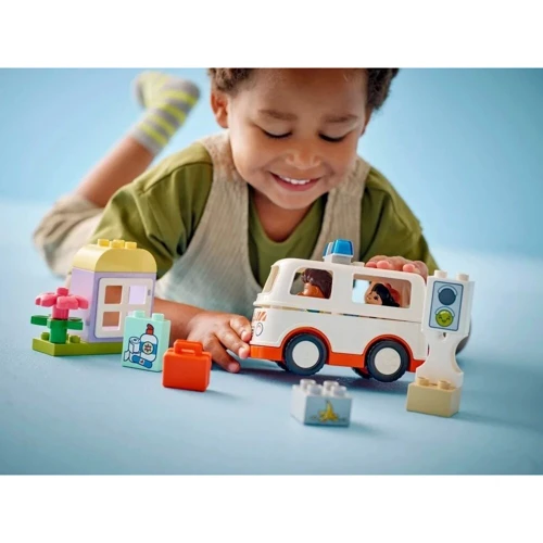 Конструктор LEGO DUPLO Town Швидка допомога та водій 19 деталей (10447) фото 6