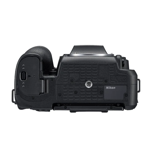 Nikon D7500 kit (16-80mm) VR: Количество мегапикселей 20.9